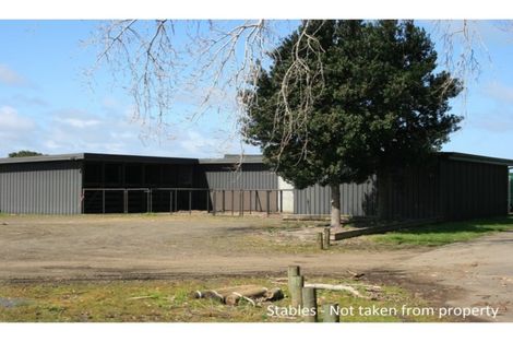 Photo of property in 7 Kaipara Lake Road, South Head, Helensville, 0874