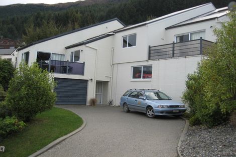 Photo of property in 12a Von Place, Fernhill, Queenstown, 9300