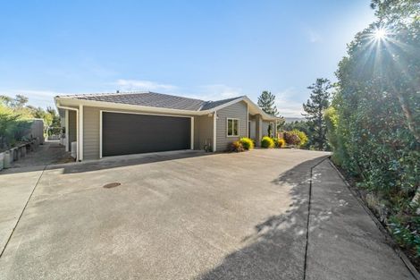 Photo of property in 29 Mt Marua Drive, Timberlea, Upper Hutt, 5018