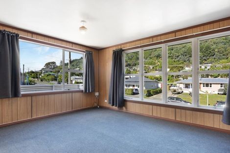 Photo of property in 103 Waikawa Road, Picton, 7220