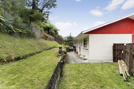 Photo of property in 10 Waipuna Grove, Stokes Valley, Lower Hutt, 5019