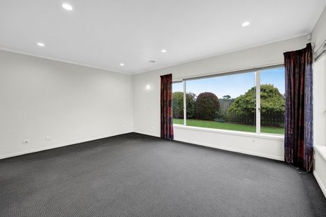 Photo of property in 8 Edna Wills Place, Hawera, 4610