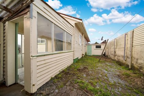 Photo of property in 12 Clive Street, Hawera, 4610