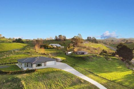 Photo of property in 100 Racecourse Road, Waipawa, 4210