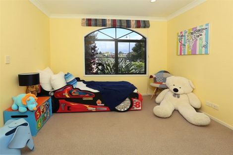 Photo of property in 1 Semillon Avenue, Henderson, Auckland, 0612