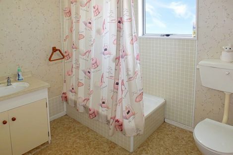 Photo of property in 24 Hall Place, Foxton Beach, Foxton, 4815