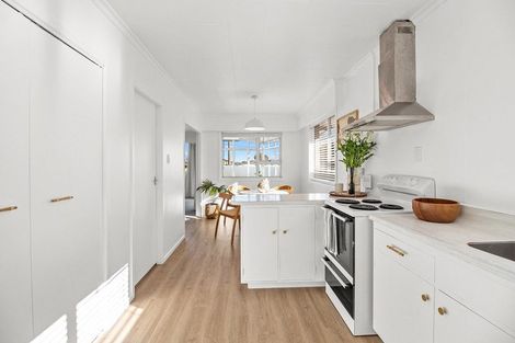 Photo of property in 109 Govett Avenue, Frankleigh Park, New Plymouth, 4310