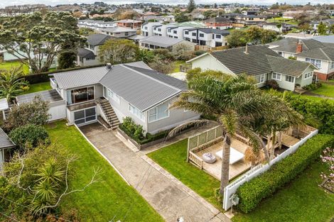 Photo of property in 11 Gregory Place, Mount Roskill, Auckland, 1041