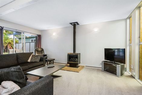 Photo of property in 5 Fairway Drive, Te Kamo, Whangarei, 0112