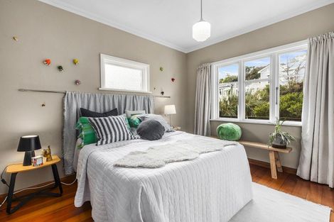 Photo of property in 9 Woburn Road, Northland, Wellington, 6012