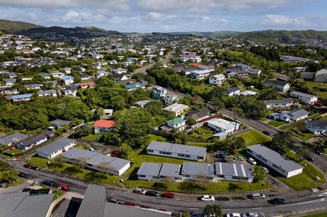 Photo of property in Batchelor Street Flats, 2-16 Batchelor Street, Newlands, Wellington, 6037