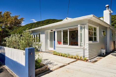 Photo of property in 53 Pukatea Street, Eastbourne, Lower Hutt, 5013