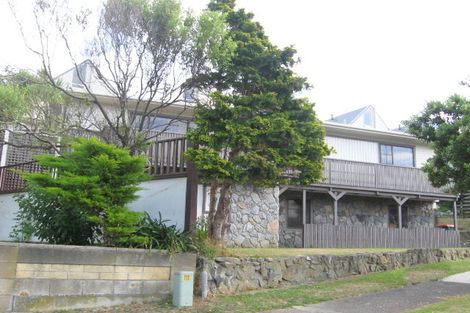 Photo of property in 113 Akaroa Drive, Maupuia, Wellington, 6022