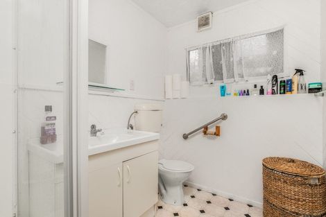 Photo of property in 120 Whangaparaoa Road, Red Beach, 0932