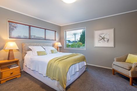 Photo of property in 27 Ocean View Road, Milford, Auckland, 0620