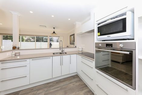 Photo of property in 2/19 Seaview Avenue, Northcote, Auckland, 0627