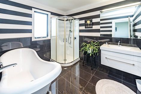 Photo of property in 8 Lithgow Drive, Otamatea, Whanganui, 4500