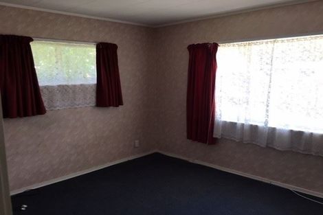 Photo of property in 5 Talavera Place, Te Atatu South, Auckland, 0602