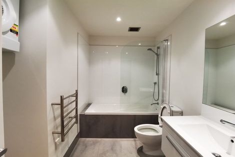 Photo of property in 106/102 Pakuranga Road, Pakuranga, Auckland, 2010