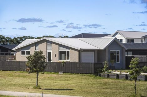 Photo of property in 8 Tauhinu Place, Papamoa, 3118