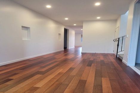 Photo of property in 33 Medallion Drive, Oteha, Auckland, 0632