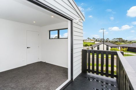Photo of property in 16 Tahuna Minhinnick Drive, Glenbrook, 2681