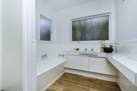 Photo of property in 29 Whitby Crescent, Mairangi Bay, Auckland, 0630