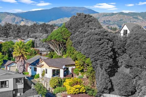 Photo of property in 19 Napier Grove, Waikanae Beach, Waikanae, 5036