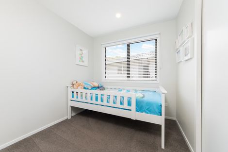 Photo of property in 31 Oreil Avenue, West Harbour, Auckland, 0618