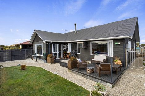 Photo of property in 22 Amberley Beach Road, Amberley, 7410