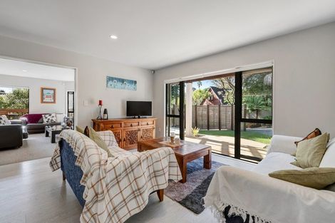Photo of property in 8 Saint Lucia Place, Unsworth Heights, Auckland, 0632