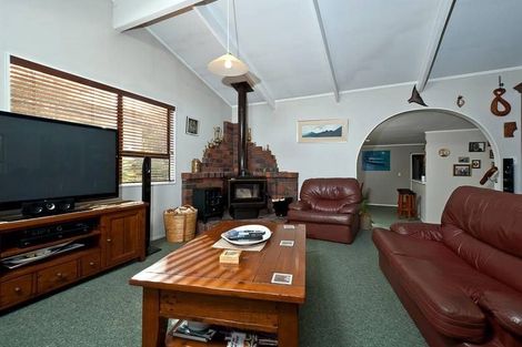 Photo of property in 19 Topliss Drive, Northcross, Auckland, 0632