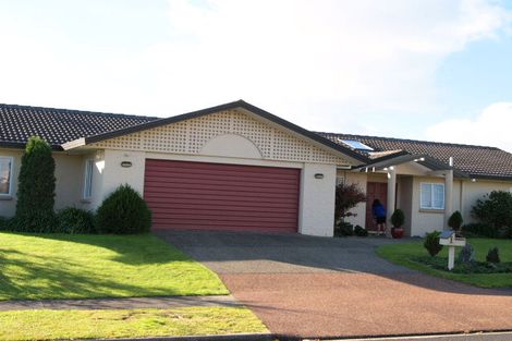 Photo of property in 1 Simon Owen Place, Golflands, Auckland, 2013
