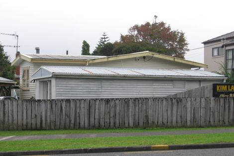 Photo of property in 2/1 Kaurilands Road, Titirangi, Auckland, 0604
