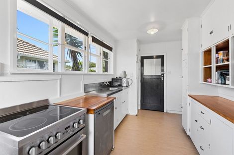 Photo of property in 9 Karaka Street, Merrilands, New Plymouth, 4312