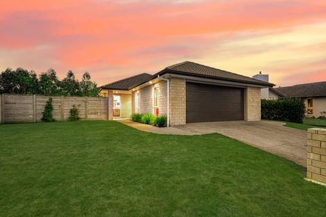 Photo of property in 12 Lombardia Way, Karaka, Papakura, 2113