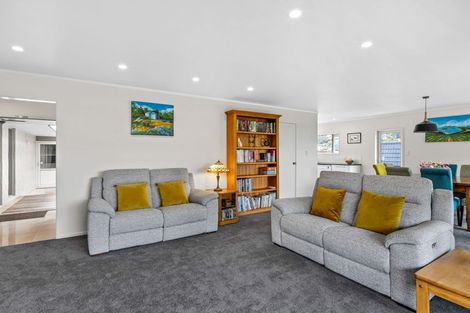 Photo of property in 166 Stapleford Crescent, Browns Bay, Auckland, 0630
