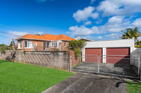 Photo of property in 52 Old Lake Road, Narrow Neck, Auckland, 0624