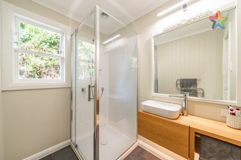 Photo of property in 157 Miromiro Road, Normandale, Lower Hutt, 5010