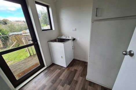 Photo of property in 28 Beauchamp Drive, Massey, Auckland, 0614