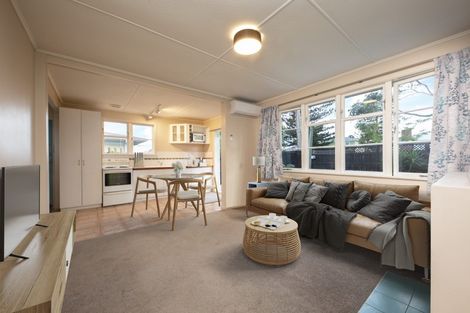 Photo of property in 12 Beaubank Road, Kelston, Auckland, 0602