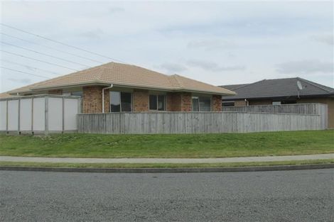 Photo of property in 16 Percy Kinsman Crescent, Riverstone Terraces, Upper Hutt, 5018