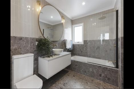 Photo of property in 21 Waione Avenue, Te Atatu Peninsula, Auckland, 0610