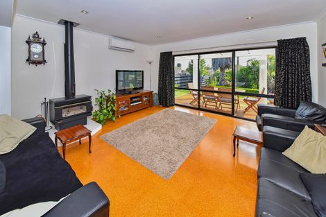 Photo of property in 2 The Spinney, Pahurehure, Papakura, 2113