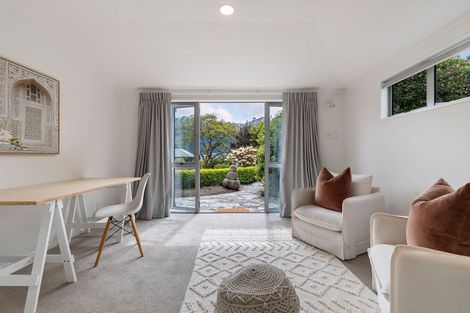 Photo of property in 7 Kelvin Place, Kelvin Heights, Queenstown, 9300