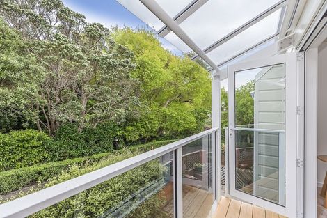 Photo of property in 15 Lawson Place, Mount Victoria, Wellington, 6011