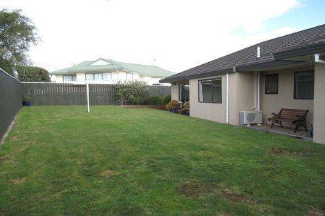 Photo of property in 37 Guildford Drive, Paraparaumu, 5032
