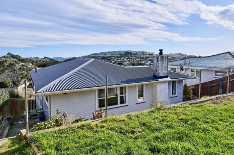 Photo of property in 22 Longcroft Terrace, Newlands, Wellington, 6037