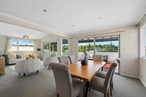 Photo of property in 1/52 Beulah Avenue, Rothesay Bay, Auckland, 0630