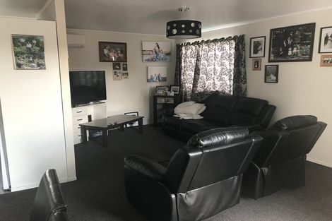 Photo of property in 2/4 Silver Creek Road, Weymouth, Auckland, 2103